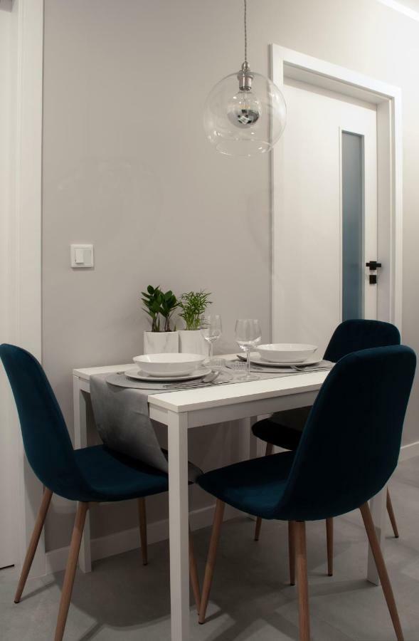 Navyblue Apartment Cracow Free Parking Tv Krakkó Kültér fotó